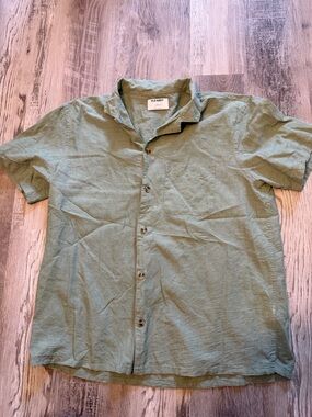 Old Navy Men's Short-Sleeve Button-Down Shirt in Olive